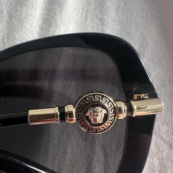 Versace sunglasses - Picture 3 of 5
